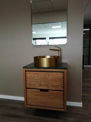 Hvilken effekt har spejle med lys i dit badeværelse?