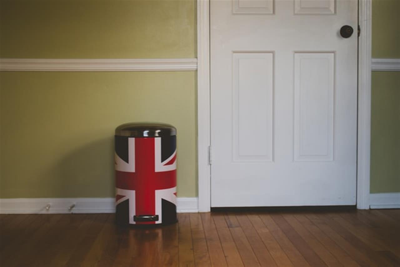 Tag sandlisterne i brug og forhindre sand i at drille mellem gulvet og væggen