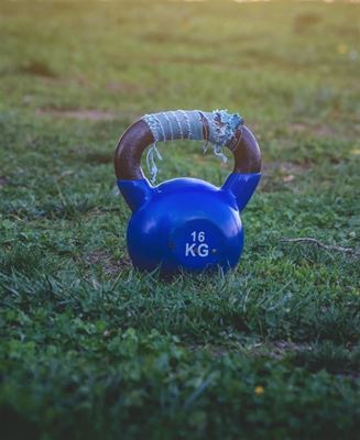 Kom i form med en 16 kg kettlebell